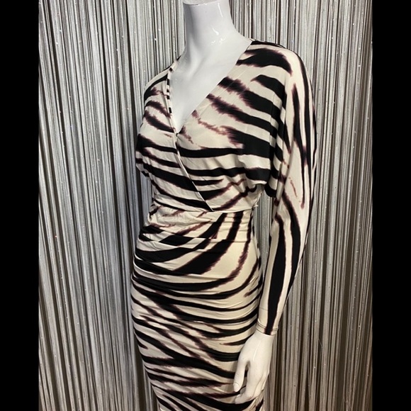 🔻SALE🔻MARCIANO🔹NEW CONDITION - Picture 9 of 10